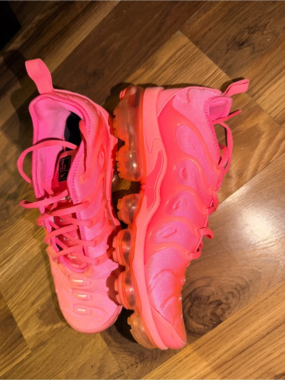 Nike Vapormax Plus bold neon
